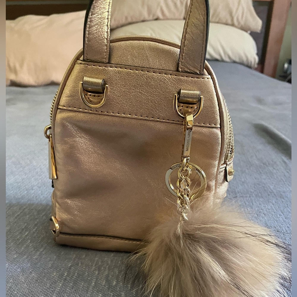 š¦ Rare š¦ Gold Michael Kors Rhea Backpack - Picture 3 of 6